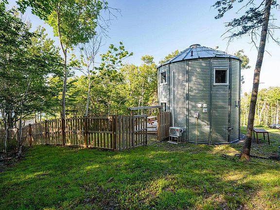 5th image of 1371 Lighthouse Rd
