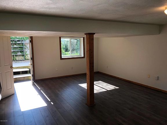 3rd image of 318 Greenwood Ct