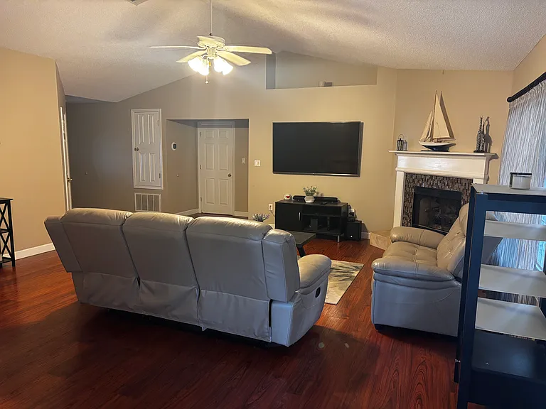 3852 Mesa Rd — Photo 2