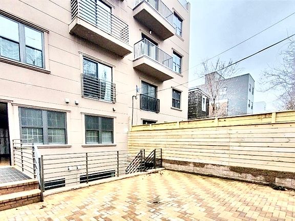 4th image of 143 Woodbine St #1RR