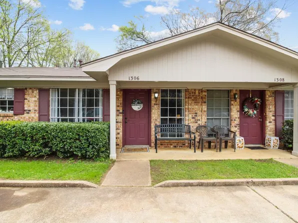 1306 Sycamore Arthur Ct, Palestine, TX 75801