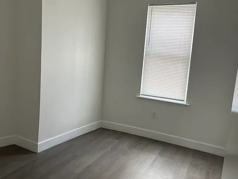 719 W Moyamensing Ave — Photo 3