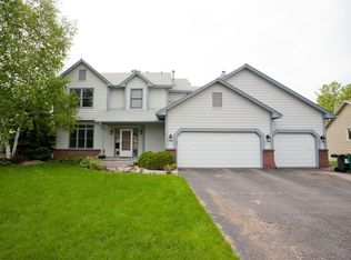 1050 Lake Susan Dr, Chanhassen, MN 55317