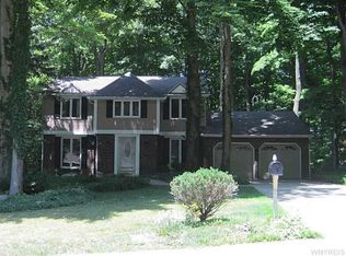 68 Briar Hill Rd, Orchard Park, NY 14127
