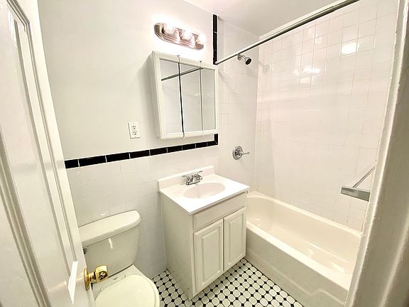5th image of 243 E 39th St APT 2A
