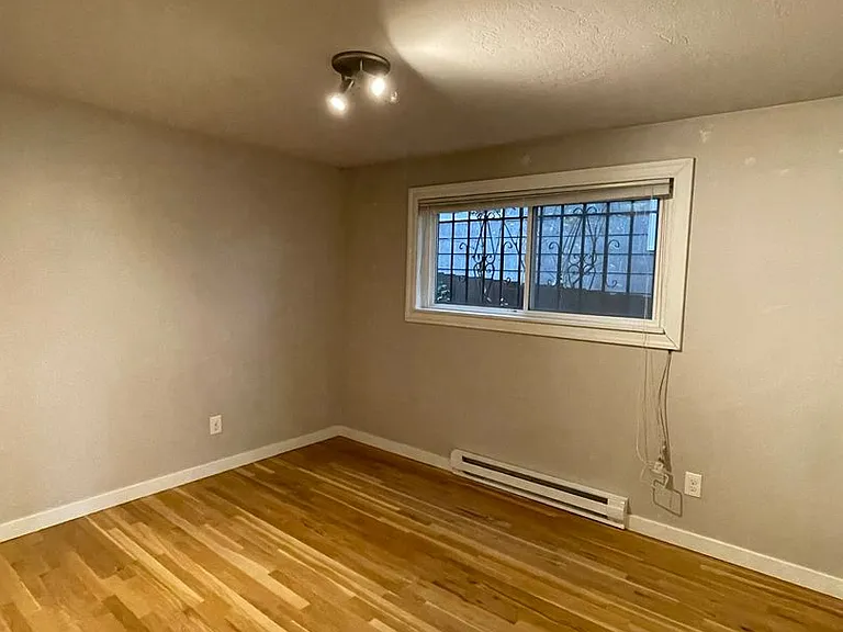 744 Belmont Pl E — Photo 7