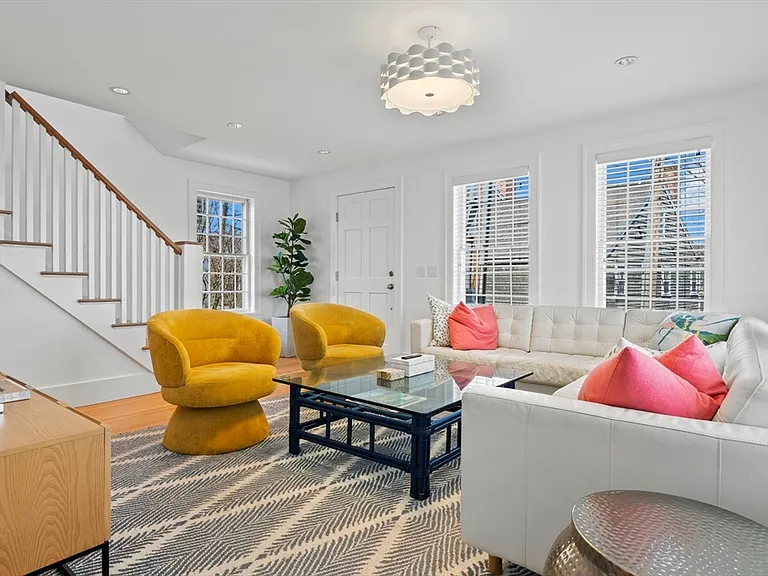 25 Washington St — Photo 3