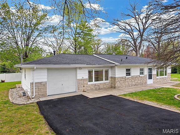 4th image of 4215 Leonard Dr