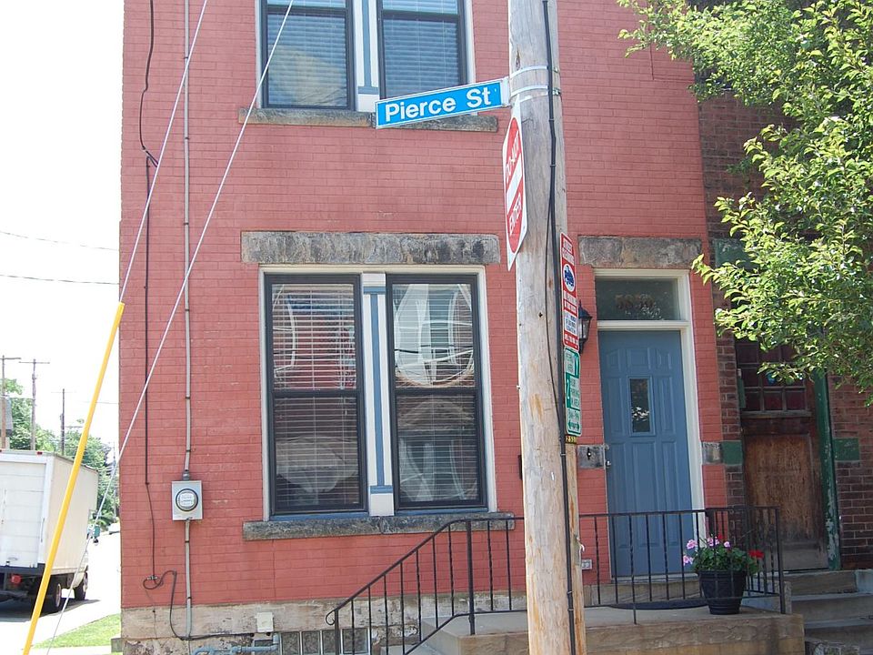 End unit townhome