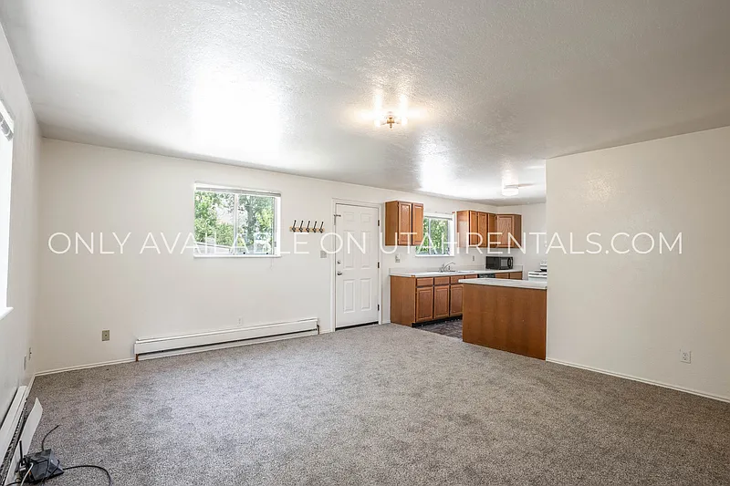 2 bed, 1.0 bath, 926 sqft, $1,300 — Photo 3