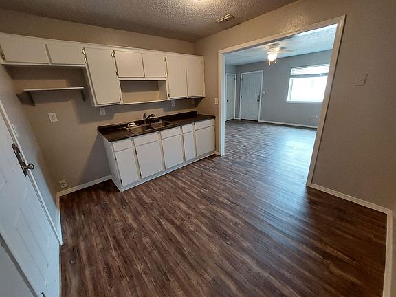 4th image of 301 N Louisiana St #2