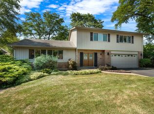 2607 Mulberry Ln, Northbrook, IL 60062