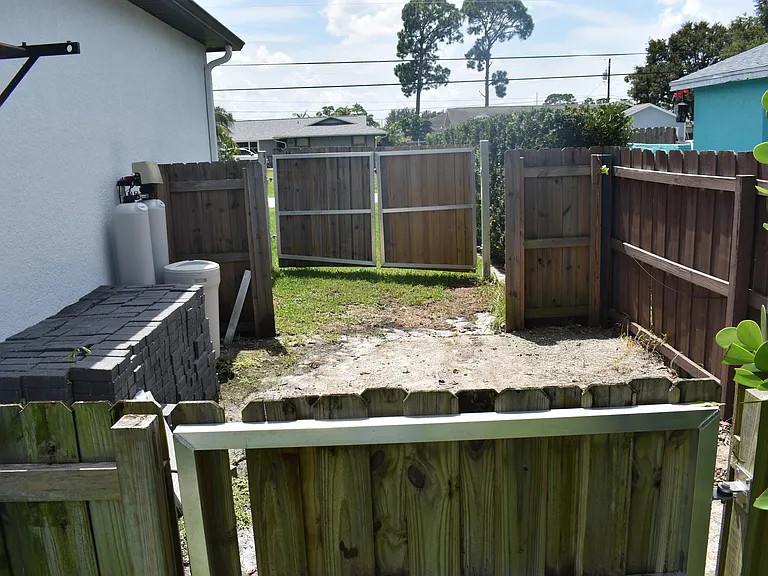 1217 SW Marmore Ave — Photo 27