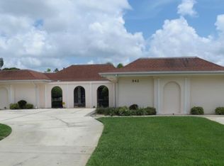 542 Magellan Dr, Sarasota, FL 34243