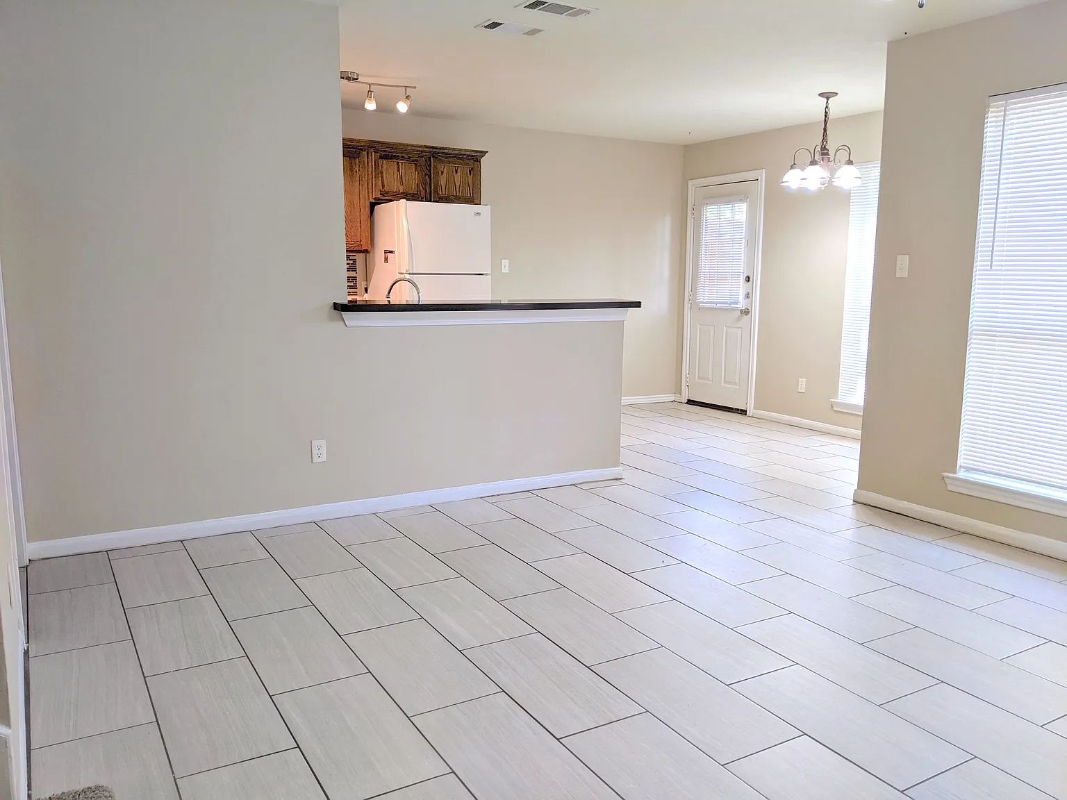 4 bed, 3.5 bath, 1465 sqft, $1,650 — Photo 4