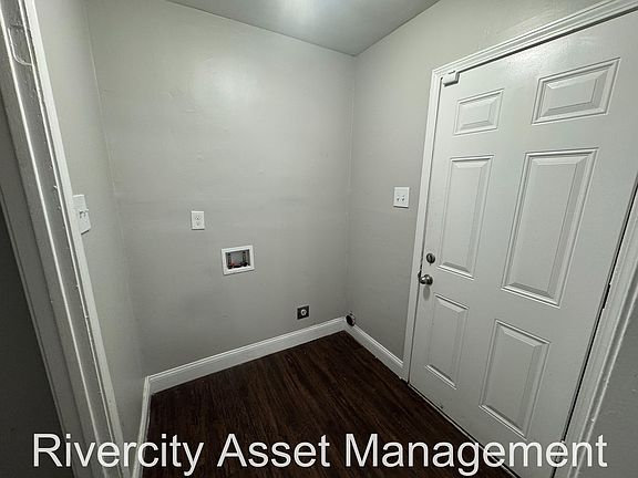 5th image of 3219 Holly Berry Dr