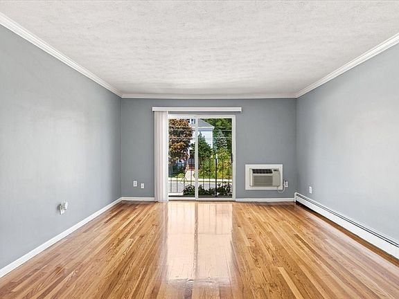 5th image of 7 Endicott St APT 3
