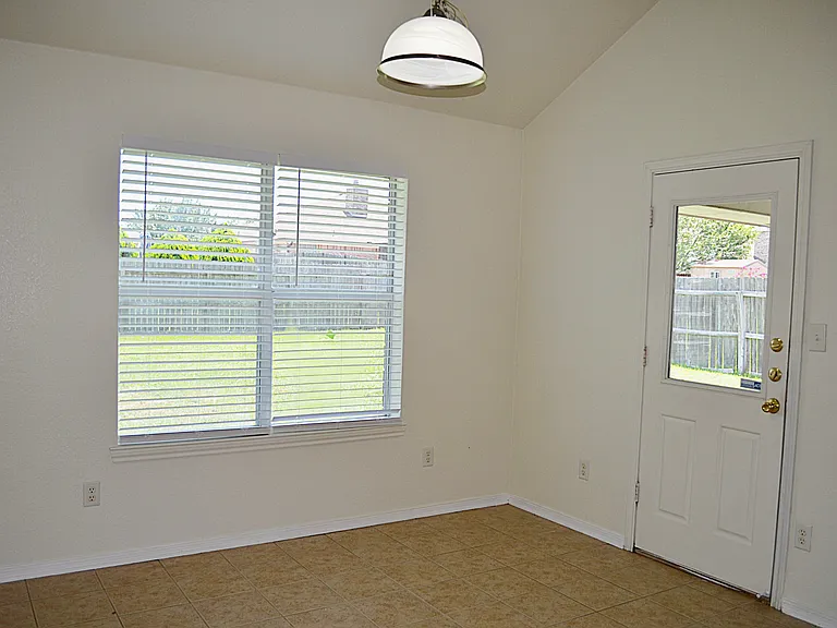 5802 Venetian Ct — Photo 13