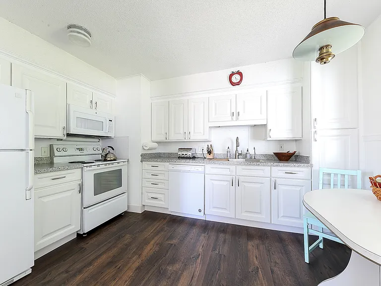12702 S Cedar Ln — Photo 2