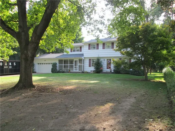 31 Musket Ln, Pittsford, NY 14534