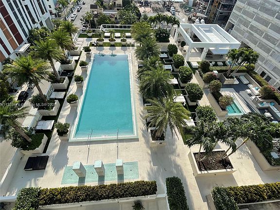 4th image of 600 NE 27th St APT 1102