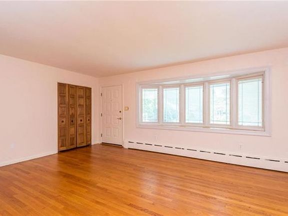 4th image of 1950 Mark Twain Cir