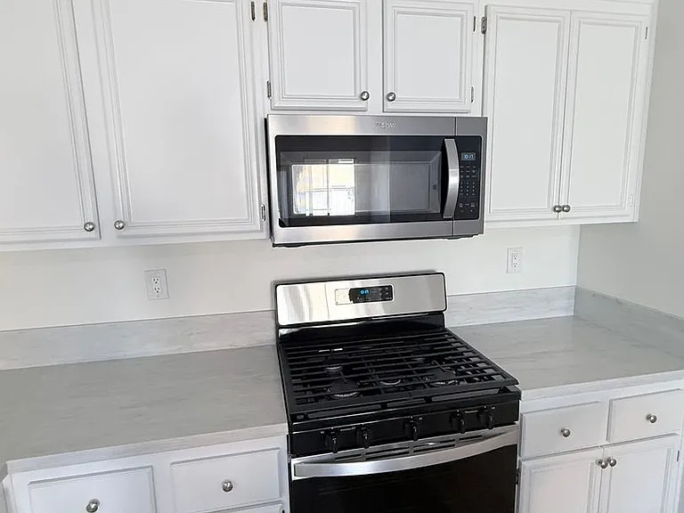 13403 Hawthorn Ave — Photo 10