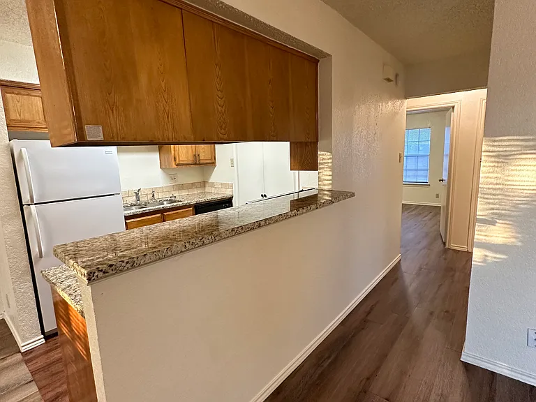 924 W Chestnut St #6 — Photo 6