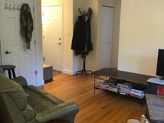 2nd image of 618 W Wellington Ave APT 2S
