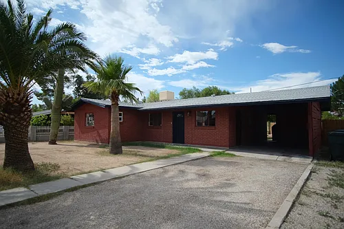 721 E Joan Pl Photo 1