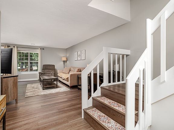 3rd image of 512 Ridgefield Cir #C