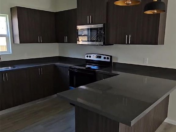 4th image of 909 Mahala Ave