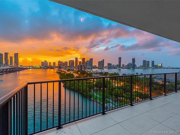 2nd image of 1000 Venetian Way #1004