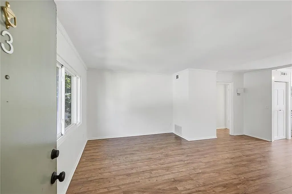 2 bed, 850 sqft, $1,925 — Photo 2