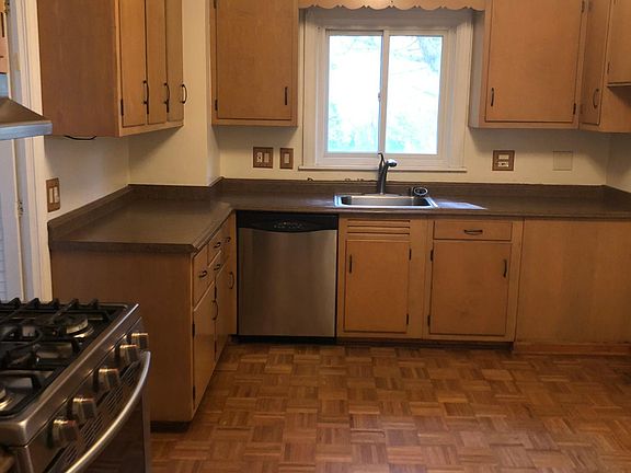 3rd image of 3005 W Jarvis Ave