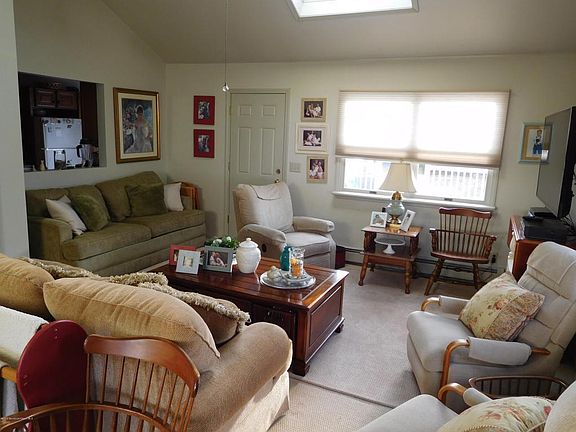 5th image of 32 Cedar Brook Dr