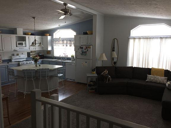 5th image of 38 Ashmoor Dr