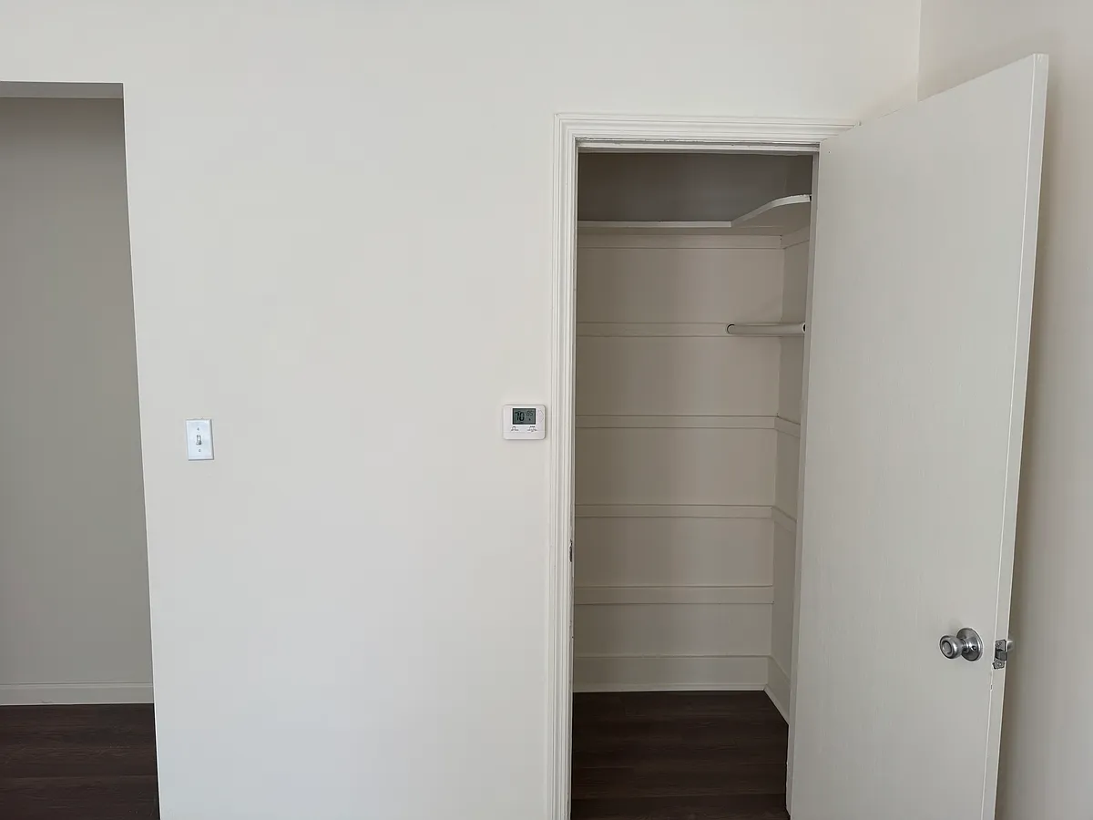 Building Photo - 175 Dongan St #1