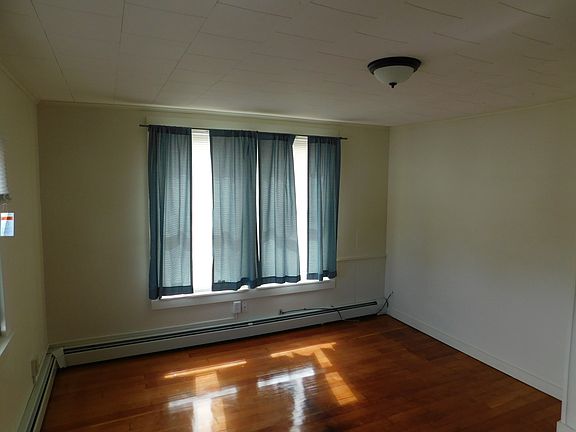 3rd image of 20 Washington Ave APT 3