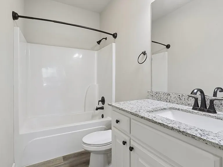 3052 S Roth Ave — Photo 5