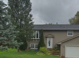 12 Acorn Ln, Lake In The Hills, IL 60156