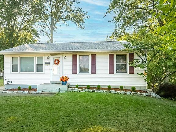 3rd image of 3657 Saint Bernard Ln