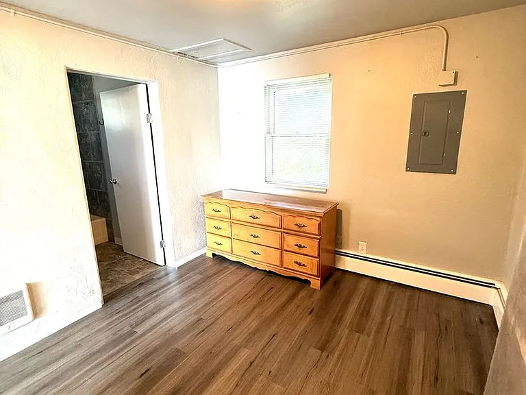 1202 Garfield St — Photo 4