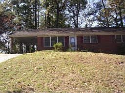Great curb appeal of front of home!