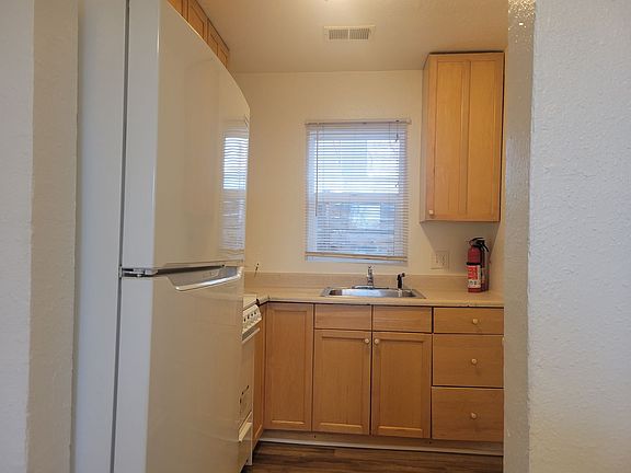 2nd image of 412 S Lowell Blvd APT 3