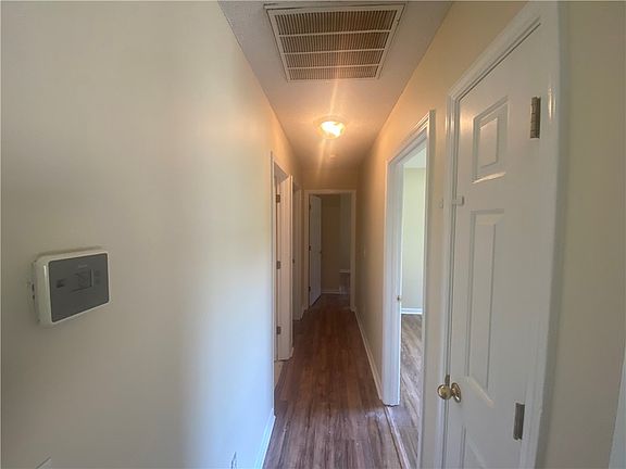 4th image of 756 Maple Dr