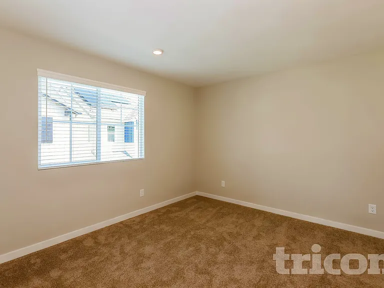 31703 Hans Dr — Photo 2