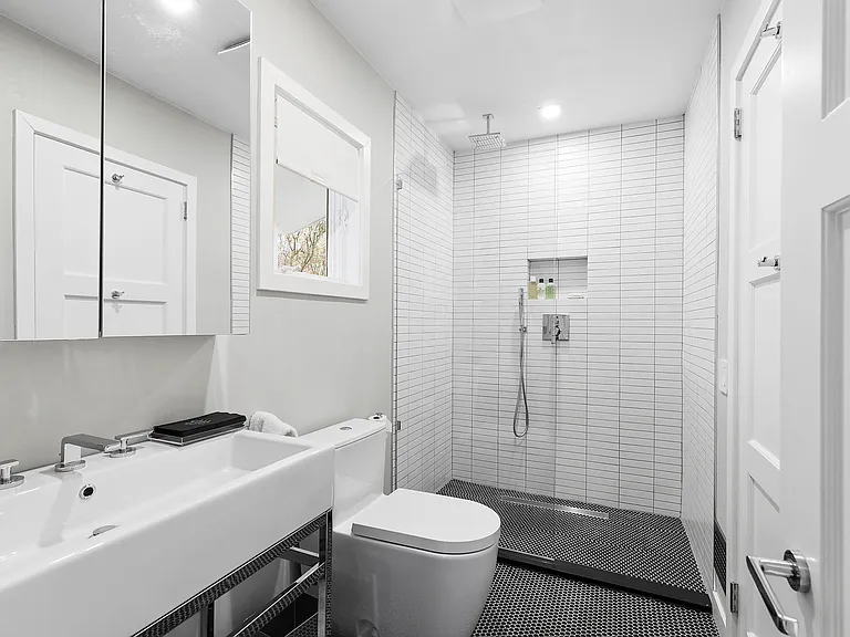 35 Edgemere Dr — Photo 25