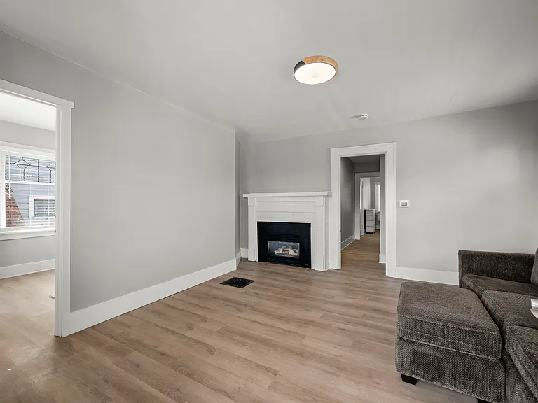 4525 5th Ave NE #U — Photo 3