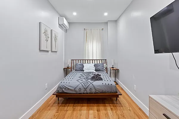 Rented by Voro New York | media 48